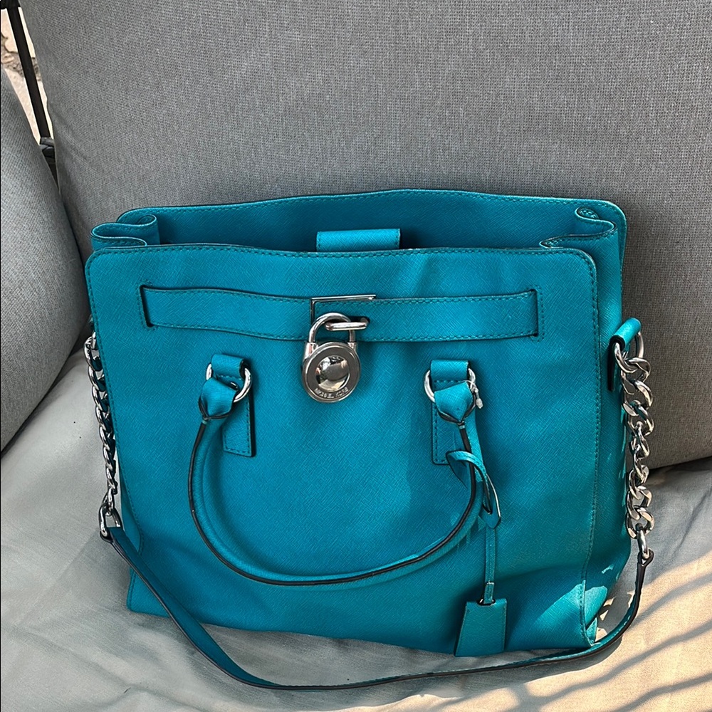 Elegant Teal Shoulder Bag with Chain Strap